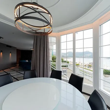 Apartment Crown Of La Concha Beach